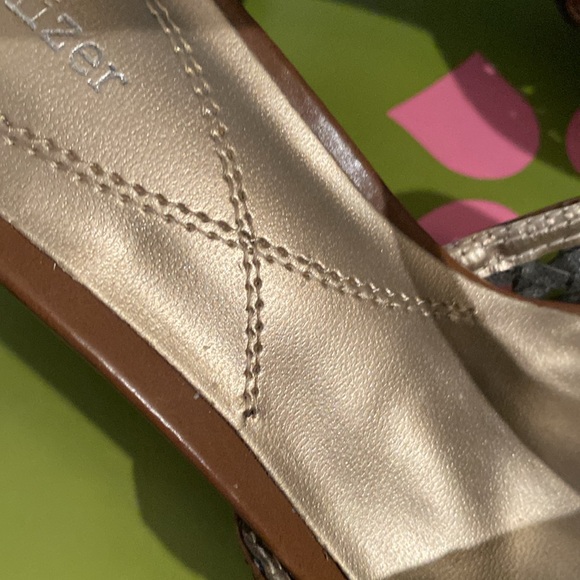 Women’s Immaculate Condition Naturalizer Brand T strap, Leather Shoe size7.5 - Picture 3 of 10